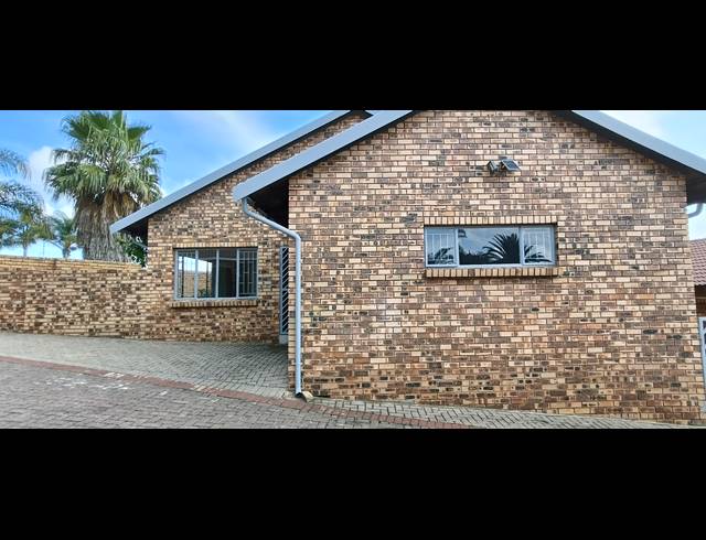 2 BEDROOM TOWNHOUSE FOR SALE IN BEN FLEUR